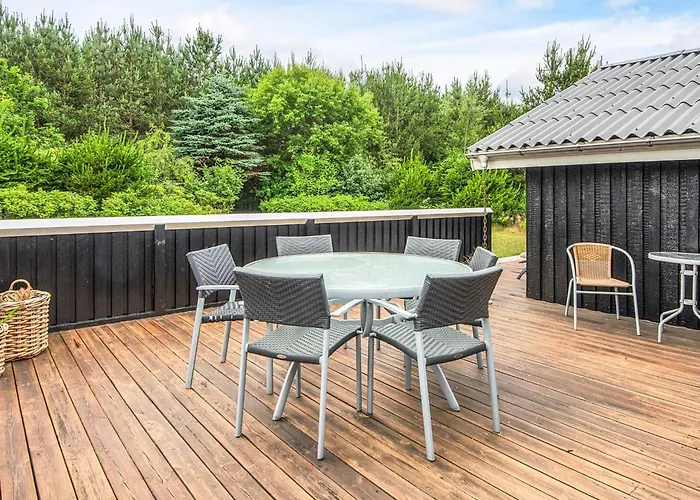 6 Person In Semesterbostad